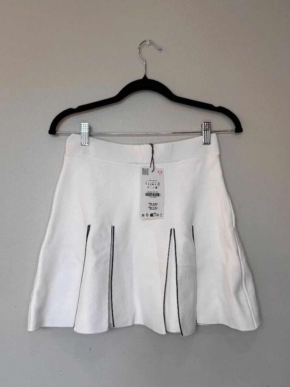 Zara White Pleated Mini Skirt with Contrast Trim